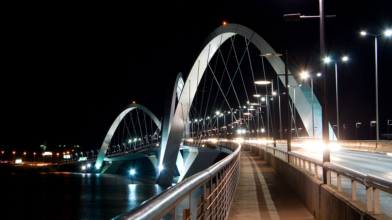 Мост JK с ночной подсветкой
